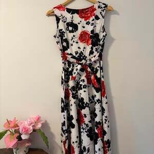 New Light Women’s Black Red White Floral Rose Waist Tie Detail Dress Size M